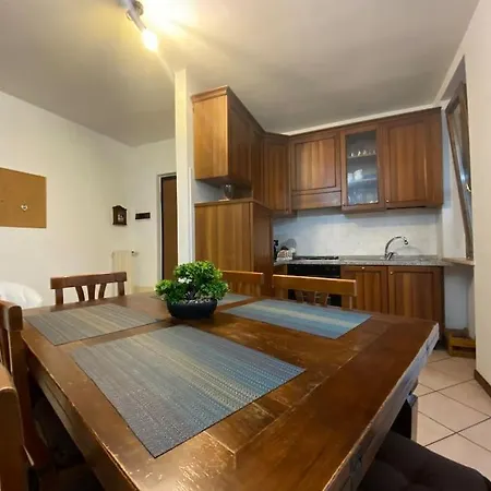 Family House With Free Parking, 450m From Apartman