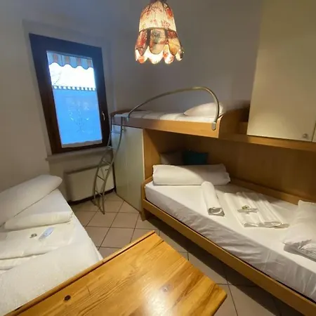 Apartman Family House With Free Parking, 450m From