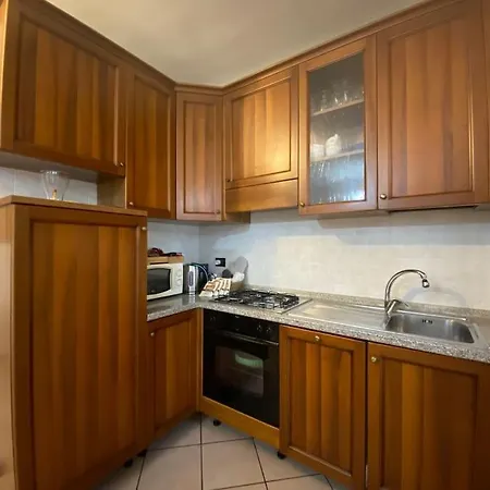 Family House With Free Parking, 450m From Apartman *